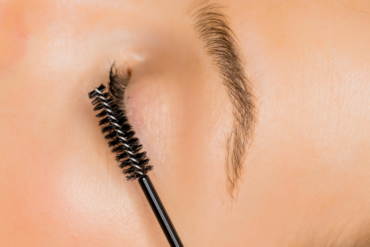 Pros and Cons of Using Lash Growth Serum with a Lash Lift